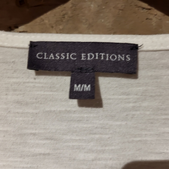 Classic Edition White Lace Sleeveless Top - Picture 2 of 4